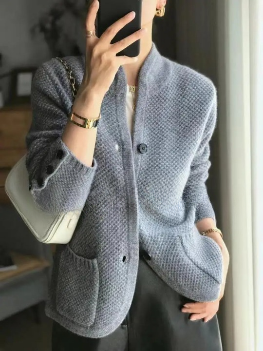 Carla - Elegant Knit Cardigan